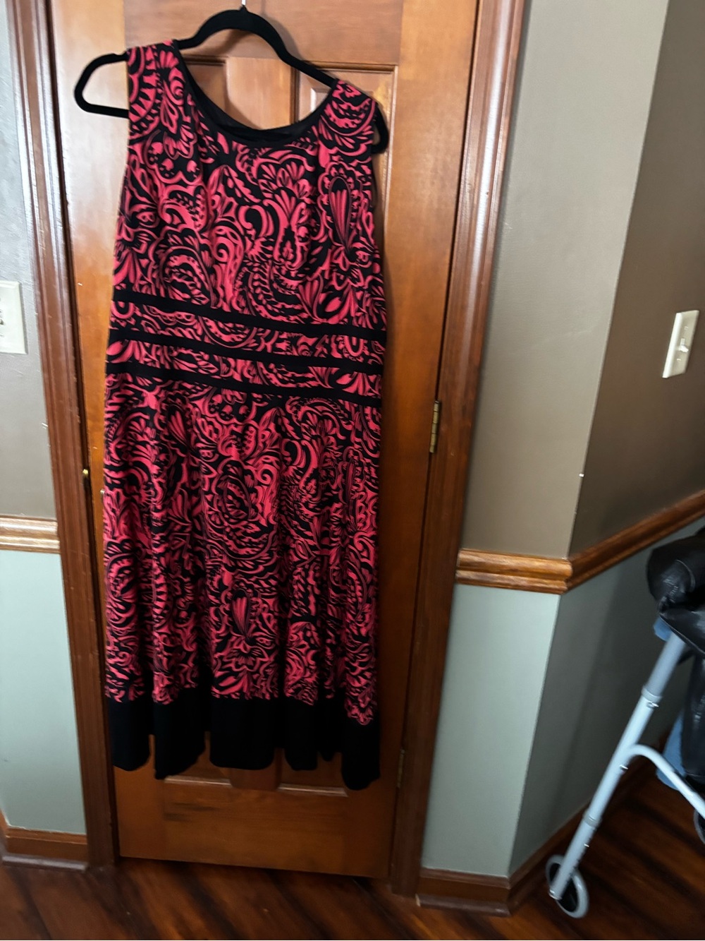 Sleeveless Black & Coral Patterned Women's Dress